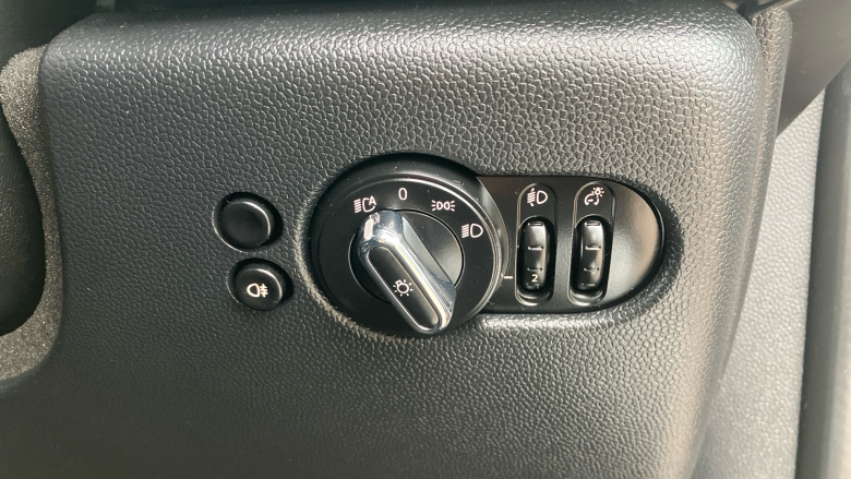 MINI Hatchback 1.5 Cooper Exclusive 3dr Auto Petrol Hatchback